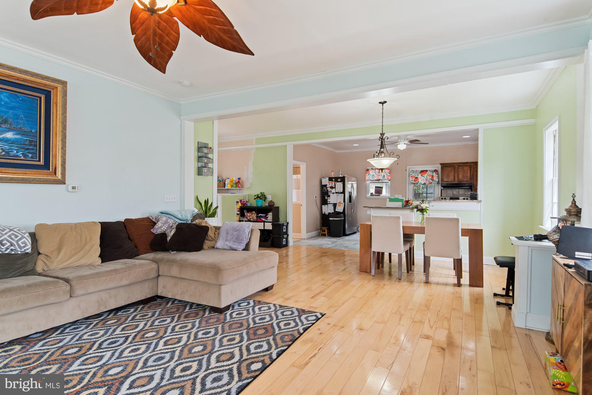 216 Dale Road Pasadena, MD 21122 - Photo 4 of 28 Great room