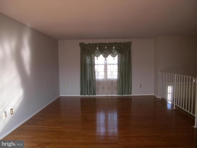 6812 Ben Franklin Road Springfield, VA 22150 - Photo 3 of 14 Living Room