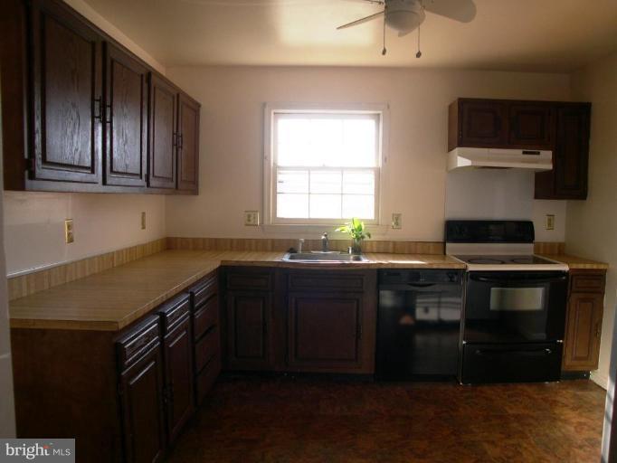 6812 Ben Franklin Road Springfield, VA 22150 - Photo 5 of 14 Kitchen