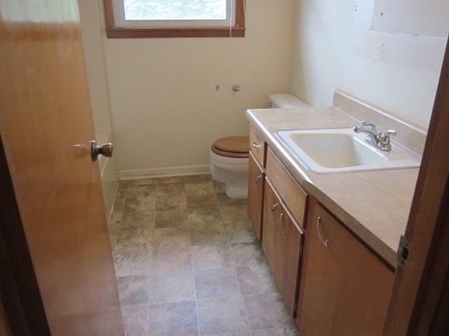 228 Copeland Road Clarksville, TN 37042 - Photo 8 of 12 a bathroom with a sink and toilet