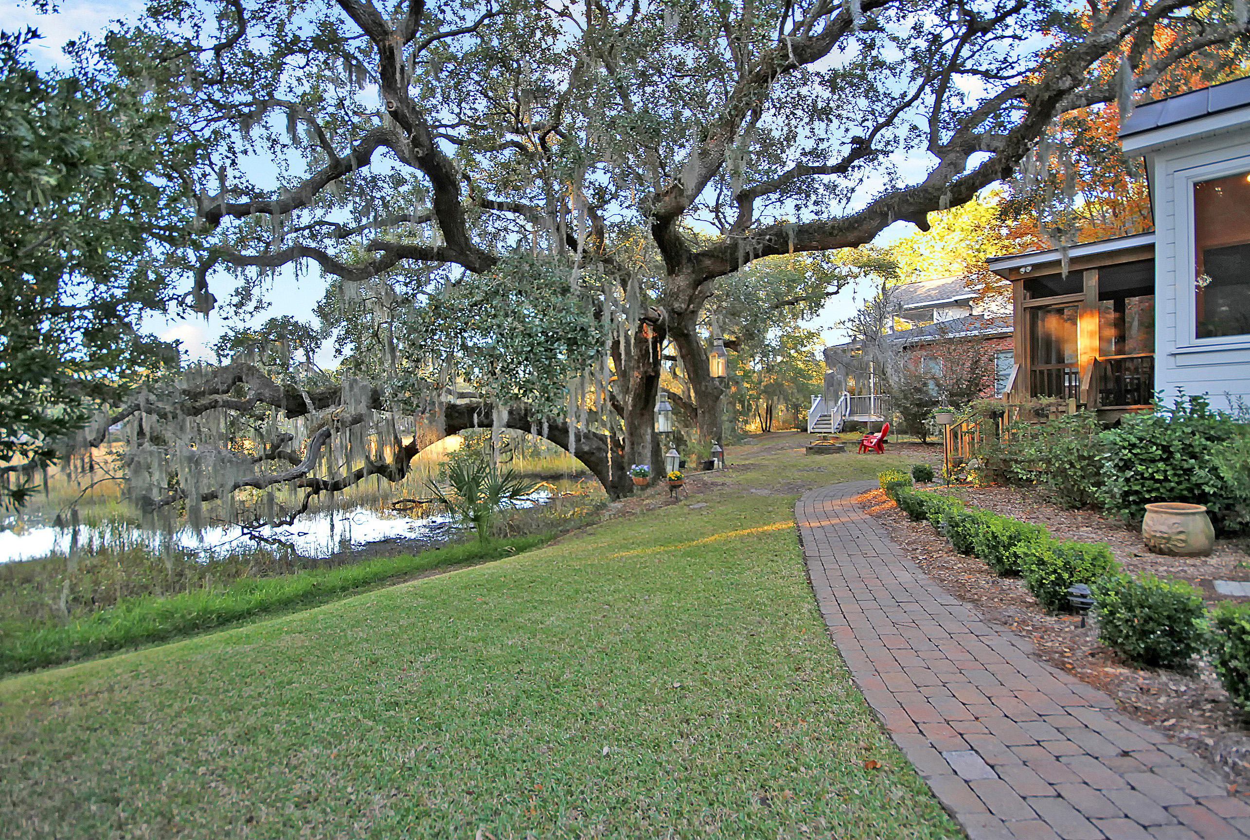 931 Compass Point Charleston, SC 29412 - Photo 2 of 49 Back Yard