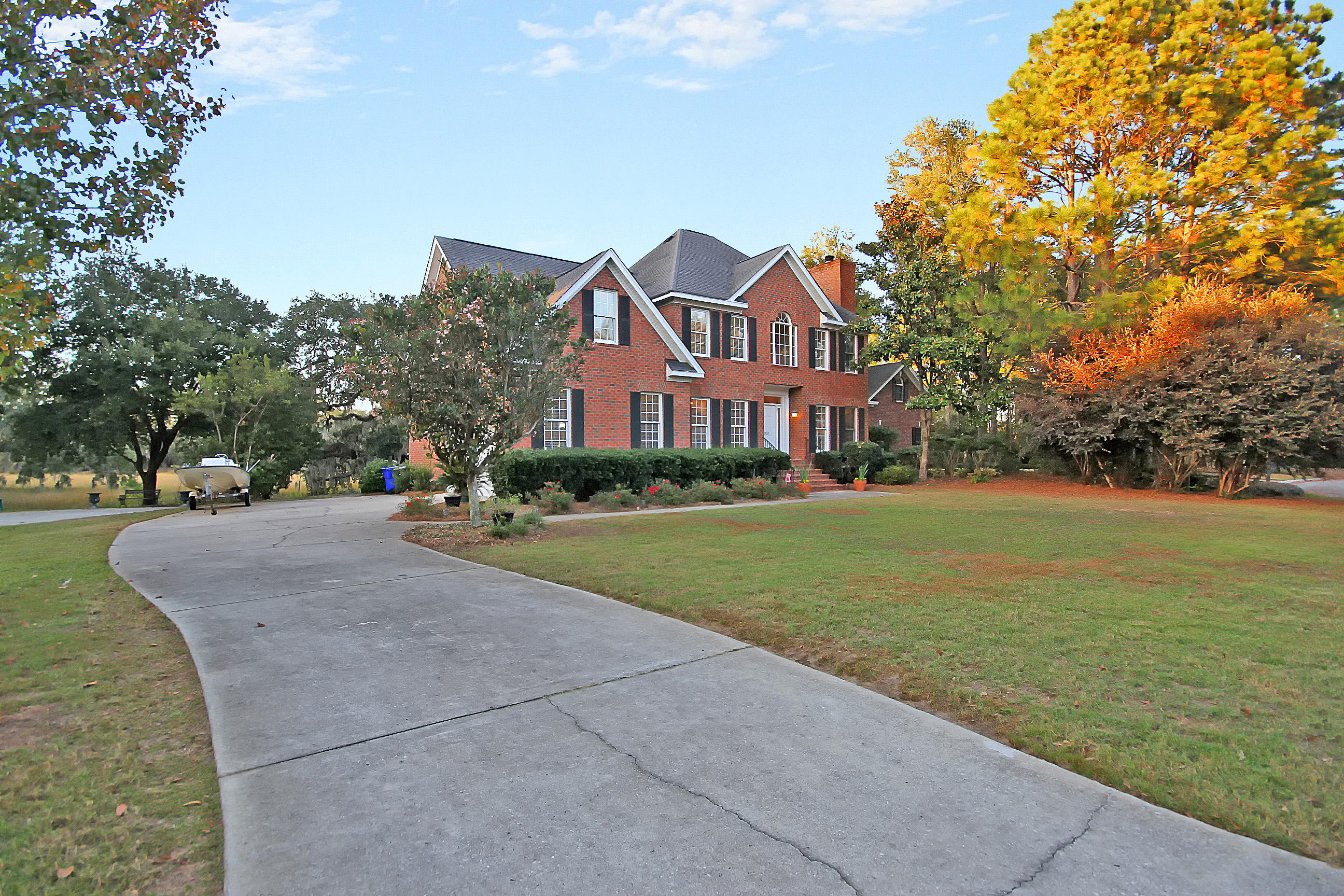 931 Compass Point Charleston, SC 29412 - Photo 30 of 49 Driveway View
