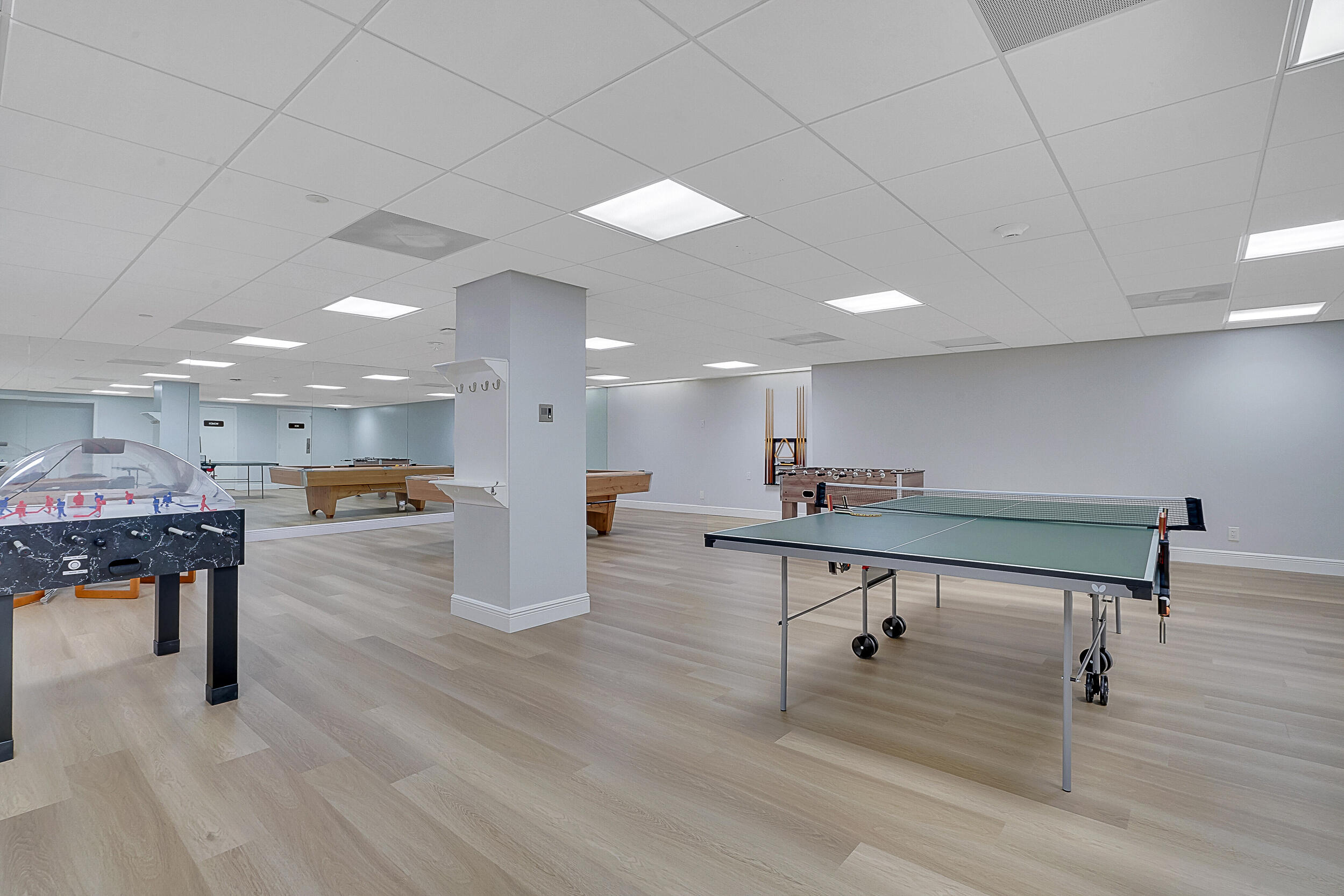 5380 North Ocean Drive, Unit 2I Singer Island, FL 33404 - Photo 24 of 32 Billiard/Ping Pong Room