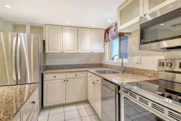 $125,000 | 2303 Canal Drive, Unit F7, Bradenton, FL 34207