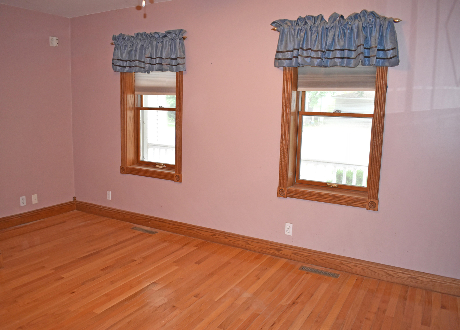 532 1st Street Marseilles, IL 61341 - Photo 17 of 24 an empty room with a window