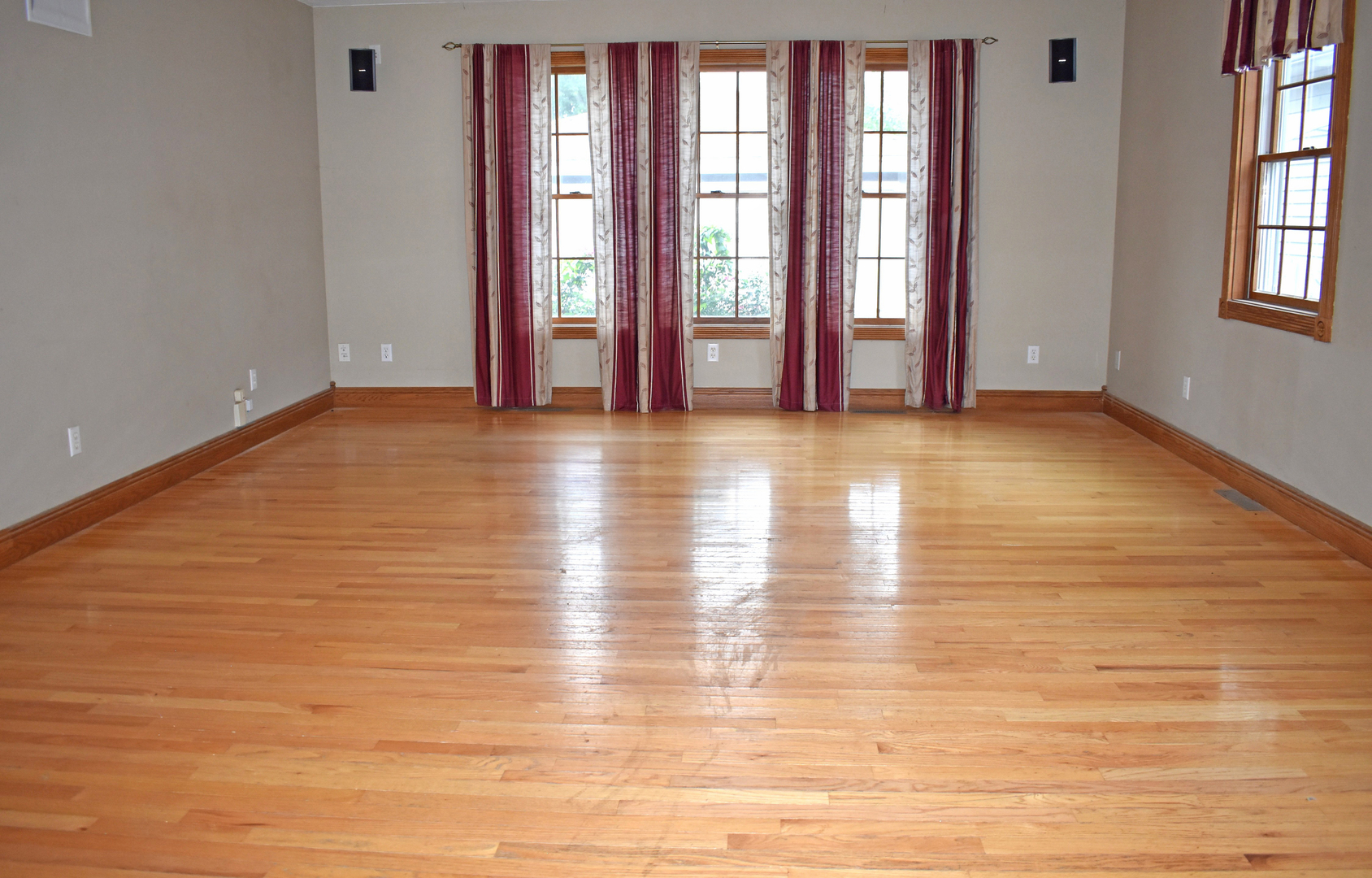 532 1st Street Marseilles, IL 61341 - Photo 7 of 24 wooden floor and windows in a room