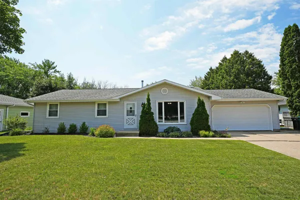 $319,900 | 2915 Brookview Court, Green Bay, WI 54313