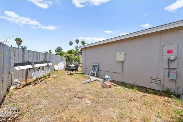a view of a yard with plants