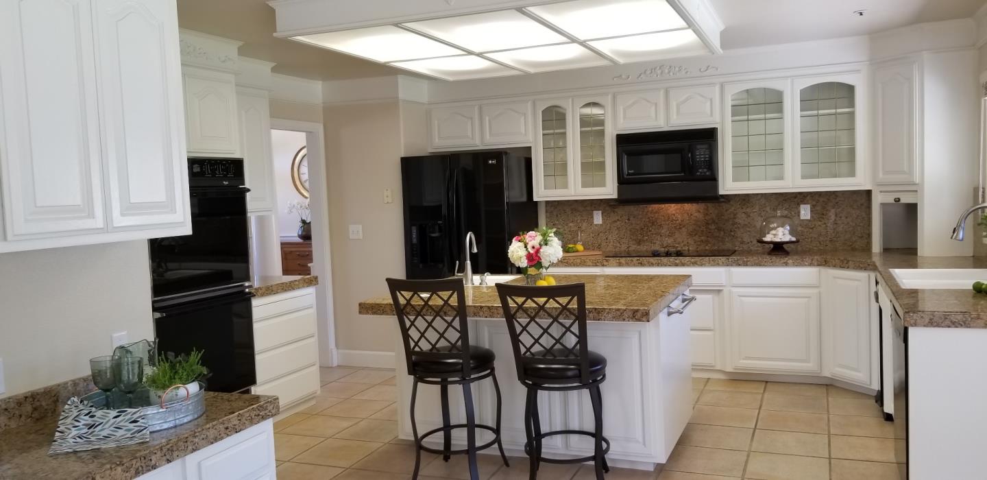 18755 Ranchito Del Rio Drive Salinas, CA 93908 - Photo 7 of 49 Gallery Image 7