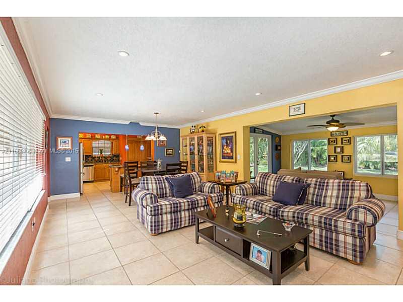 11705 Southwest 82nd Avenue Road Miami, FL 33143 - Photo 11 of 20 Interior Space/Layout