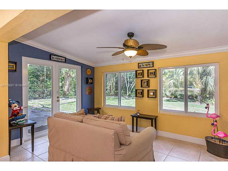 11705 Southwest 82nd Avenue Road Miami, FL 33143 - Photo 8 of 20 Den/Family/Great Room