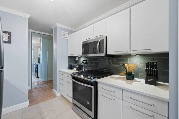 $4,200 | 9060 Palisade Avenue, Unit 1026, North Bergen, NJ 07047