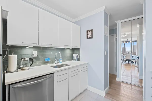 $4,200 | 9060 Palisade Avenue, Unit 1026, North Bergen, NJ 07047