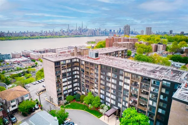 $4,200 | 9060 Palisade Avenue, Unit 1026, North Bergen, NJ 07047