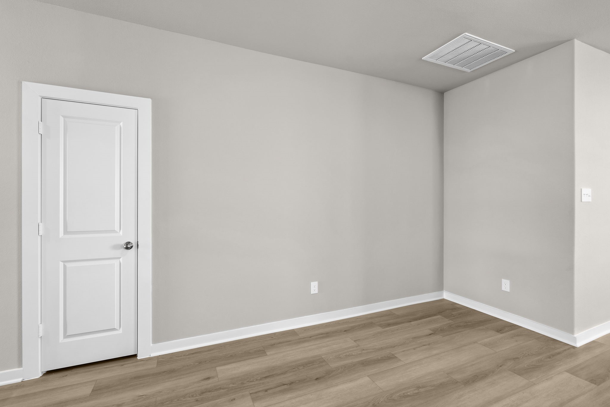 3627 Atlas Pt Lane Angleton, TX 77515 - Photo 8 of 36 a view of an empty room with wooden floor and closet