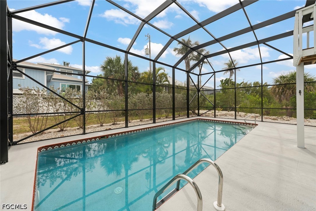 589 Rabbit Road Sanibel, FL 33957 - Photo 25 of 32