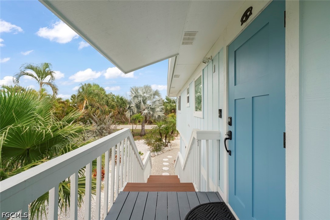 589 Rabbit Road Sanibel, FL 33957 - Photo 4 of 32