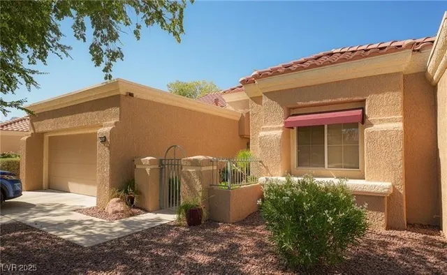 $2,225 | 9004 Litchfield Avenue, Las Vegas, NV 89134