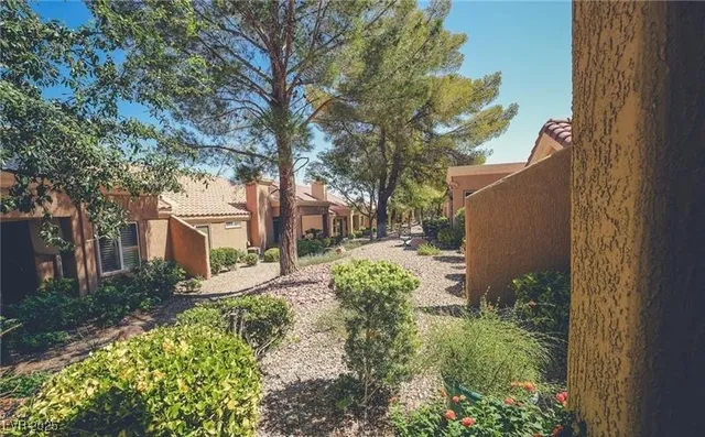 $2,225 | 9004 Litchfield Avenue, Las Vegas, NV 89134