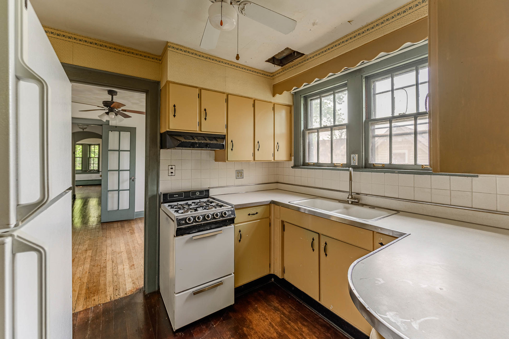 104 Washington Road Lake Forest, IL 60045 - Photo 5 of 17 a kitchen with a sink stove and cabinets