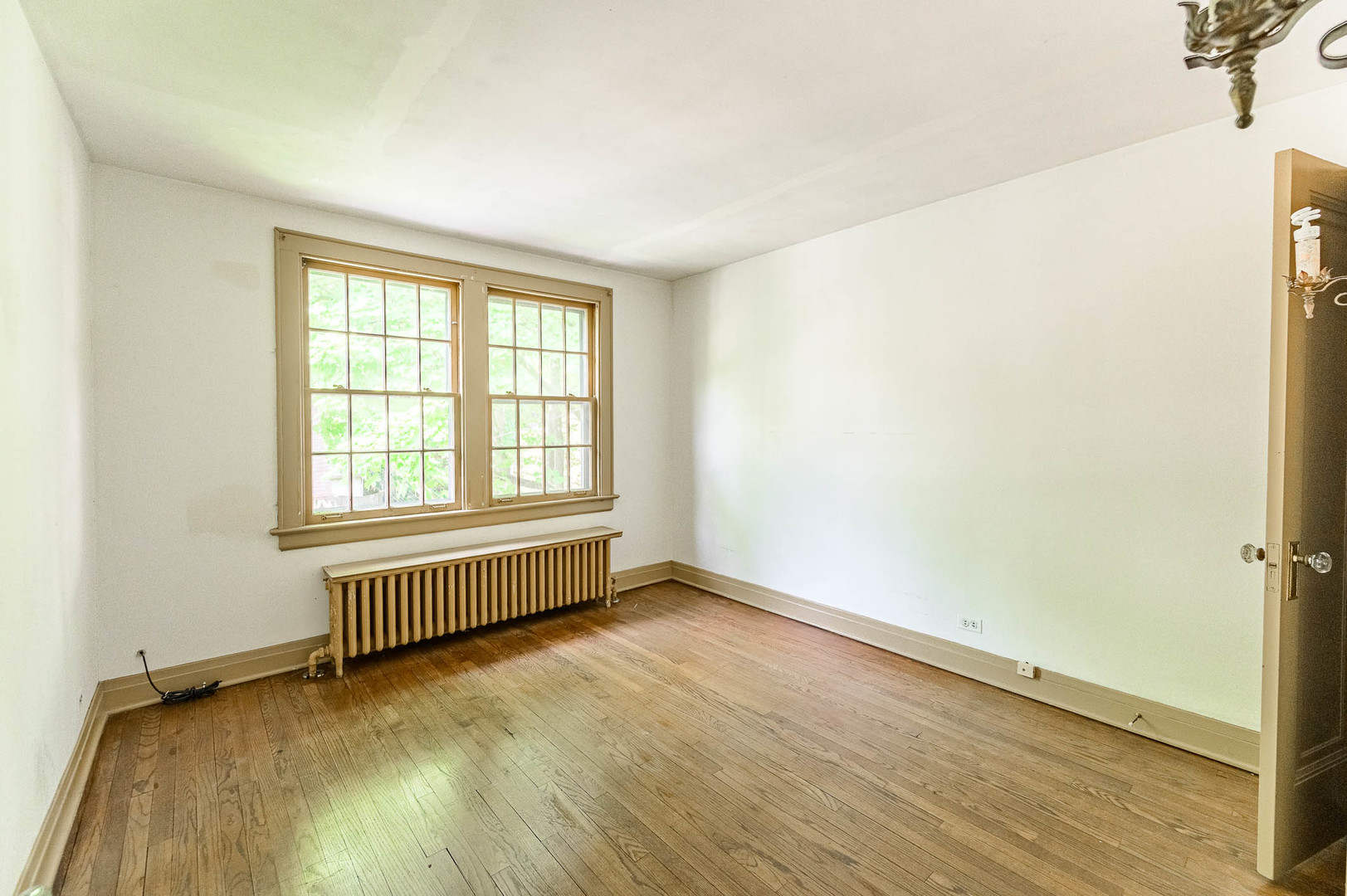 104 Washington Road Lake Forest, IL 60045 - Photo 10 of 17 an empty room with wooden floor and windows
