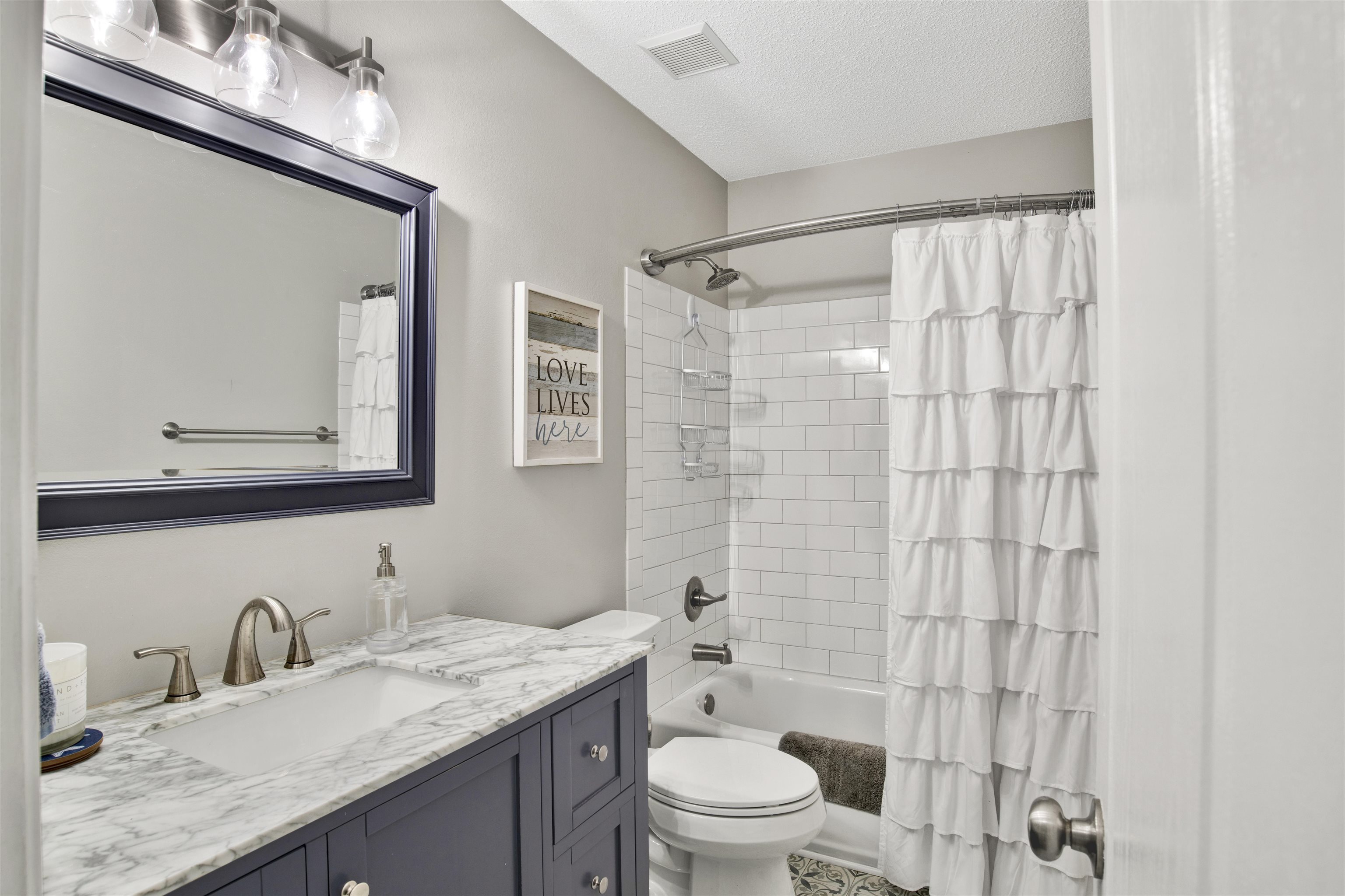 17483 East View Loop Foley, AL 36535 - Photo 25 of 30 Bathroom