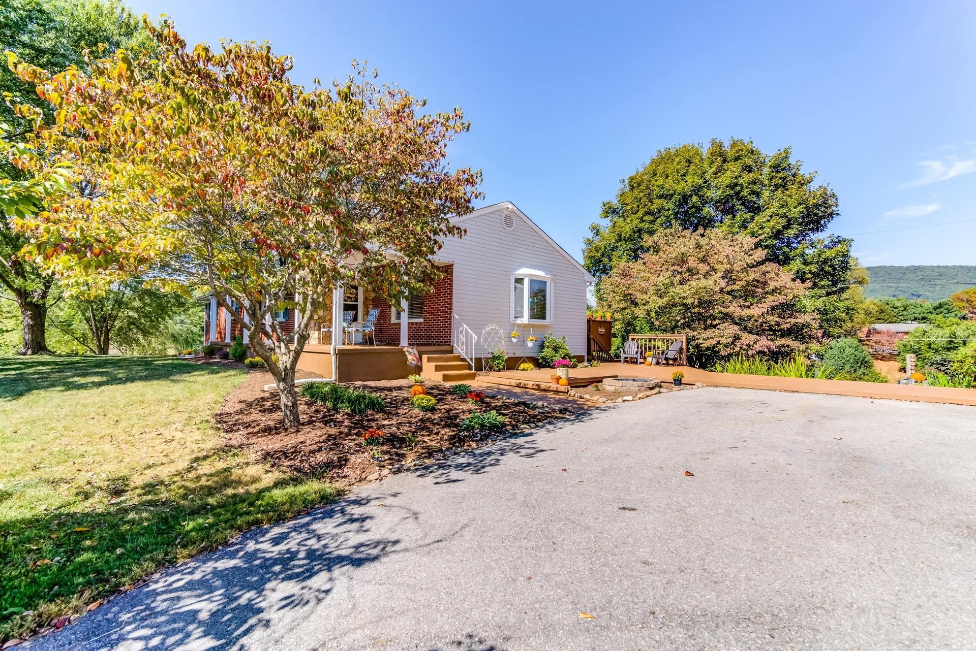 1447 West Ruritan Road Roanoke, VA 24012 - Photo 2 of 40 002-328303-11-1147 West Ruritan Rd-27_82
