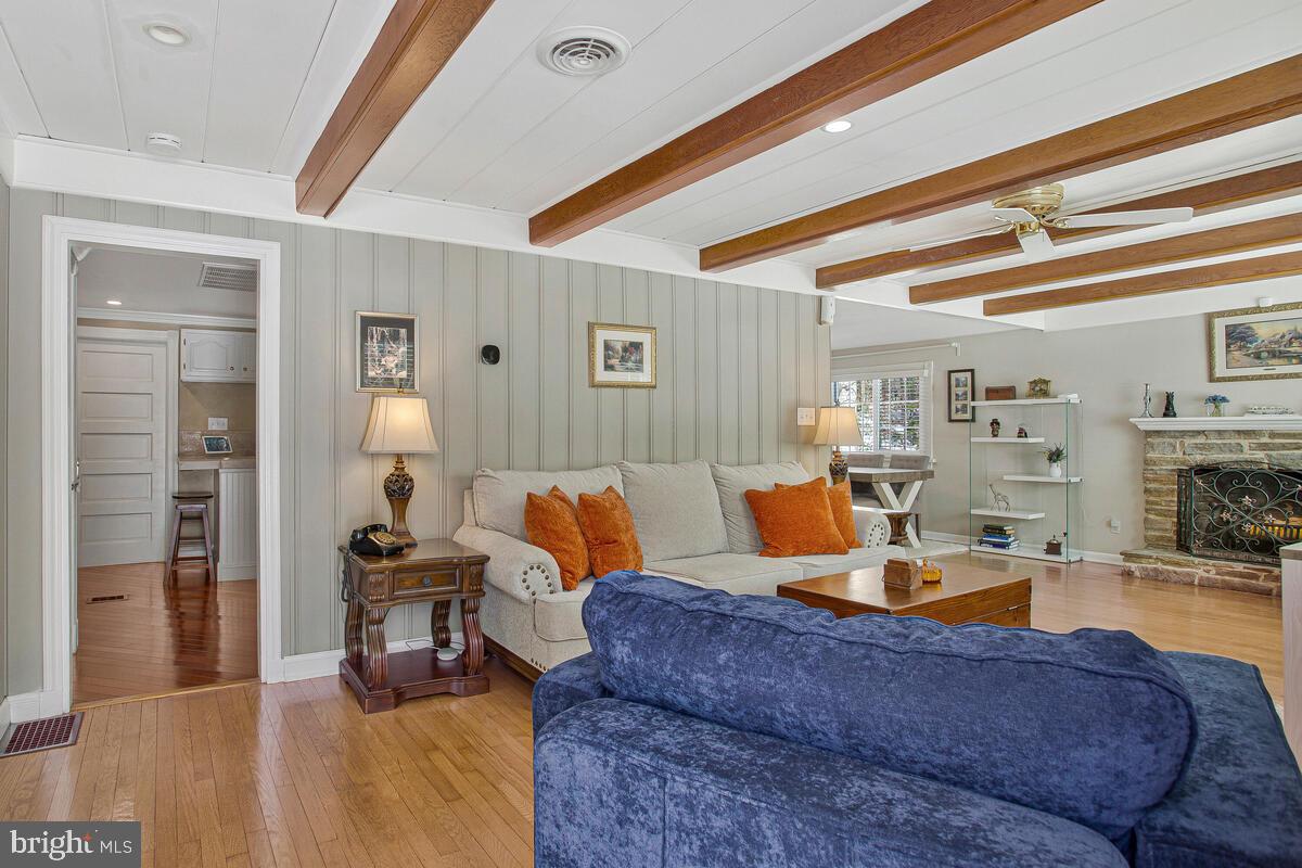 1930 Severn Grove Road Annapolis, MD 21401 - Photo 5 of 30 Living Room