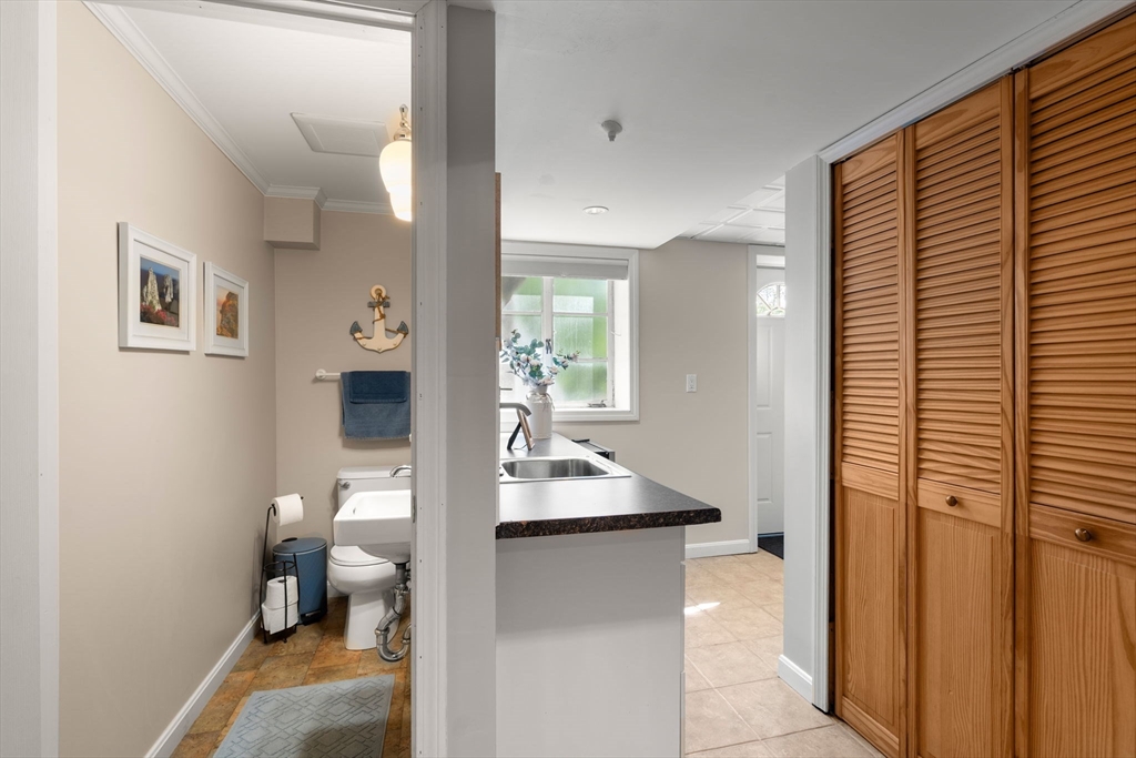 22 Crest Road Framingham, MA 01702 - Photo 30 of 38 Gallery Image 30