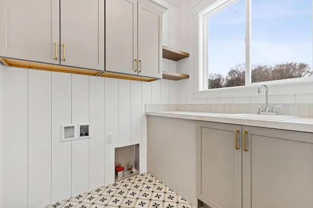 $749,900 | 1912 Creekside Drive Southwest, Byron Center, MI 49315