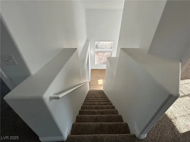 $2,000 | 2032 Nightrider Drive, Las Vegas, NV 89134