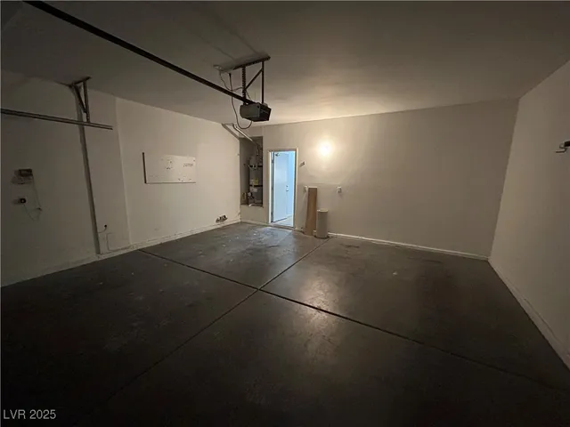 $2,000 | 2032 Nightrider Drive, Las Vegas, NV 89134