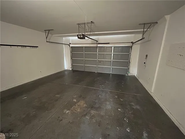 $2,000 | 2032 Nightrider Drive, Las Vegas, NV 89134