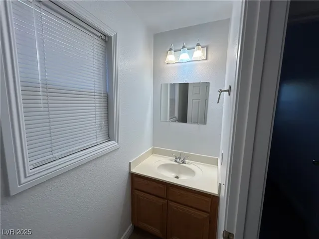 $2,000 | 2032 Nightrider Drive, Las Vegas, NV 89134