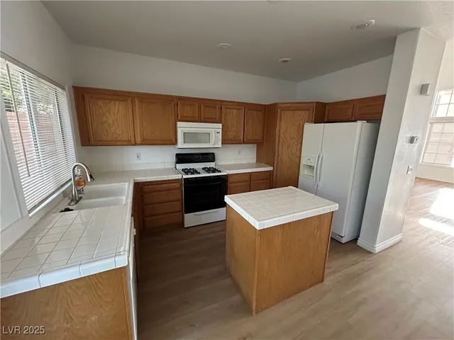 $2,000 | 2032 Nightrider Drive, Las Vegas, NV 89134