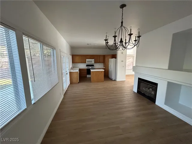 $2,000 | 2032 Nightrider Drive, Las Vegas, NV 89134