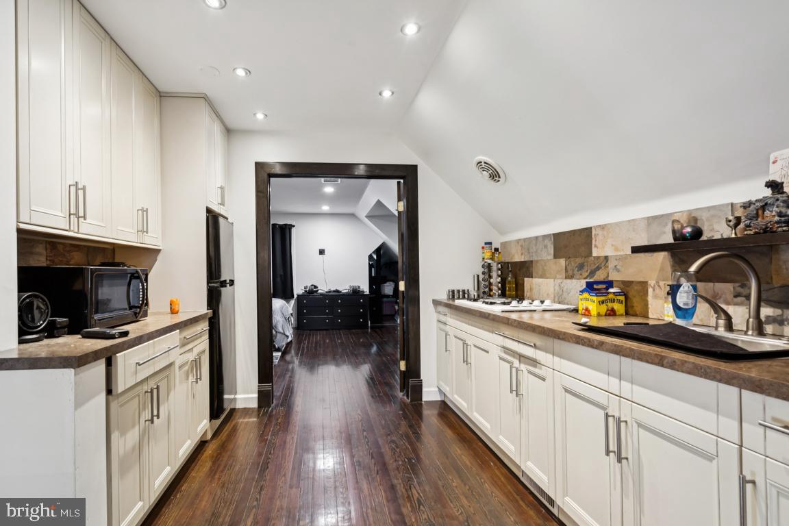 9 North Lenola Road Moorestown, NJ 08057 - Photo 19 of 25 a kitchen with sink a stove and cabinets