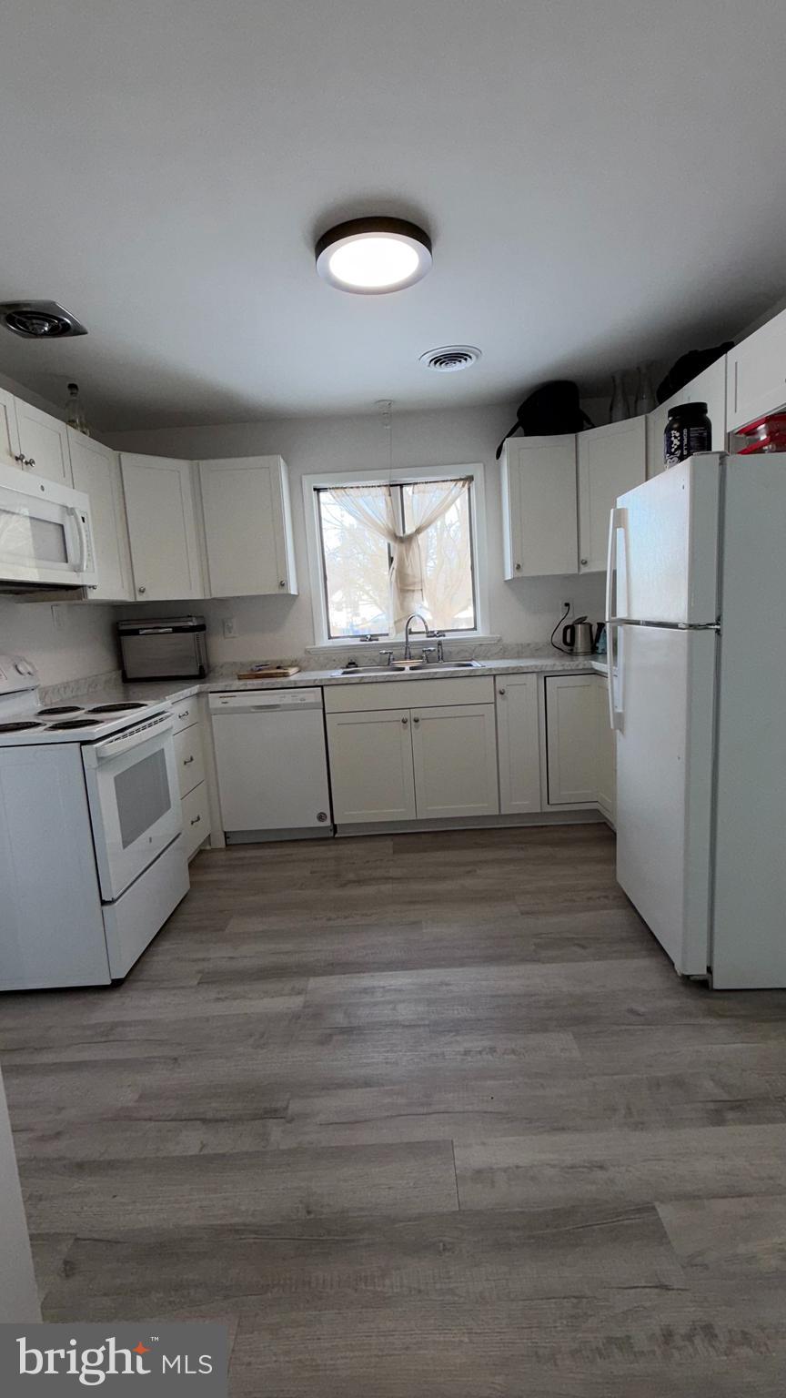 915 East Division Street Dover, DE 19901 - Photo 11 of 27 Kitchen 3