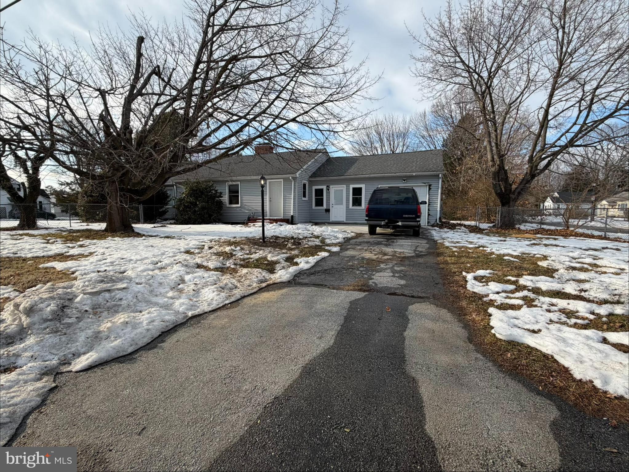 915 East Division Street Dover, DE 19901 - Photo 2 of 27 Front View 2