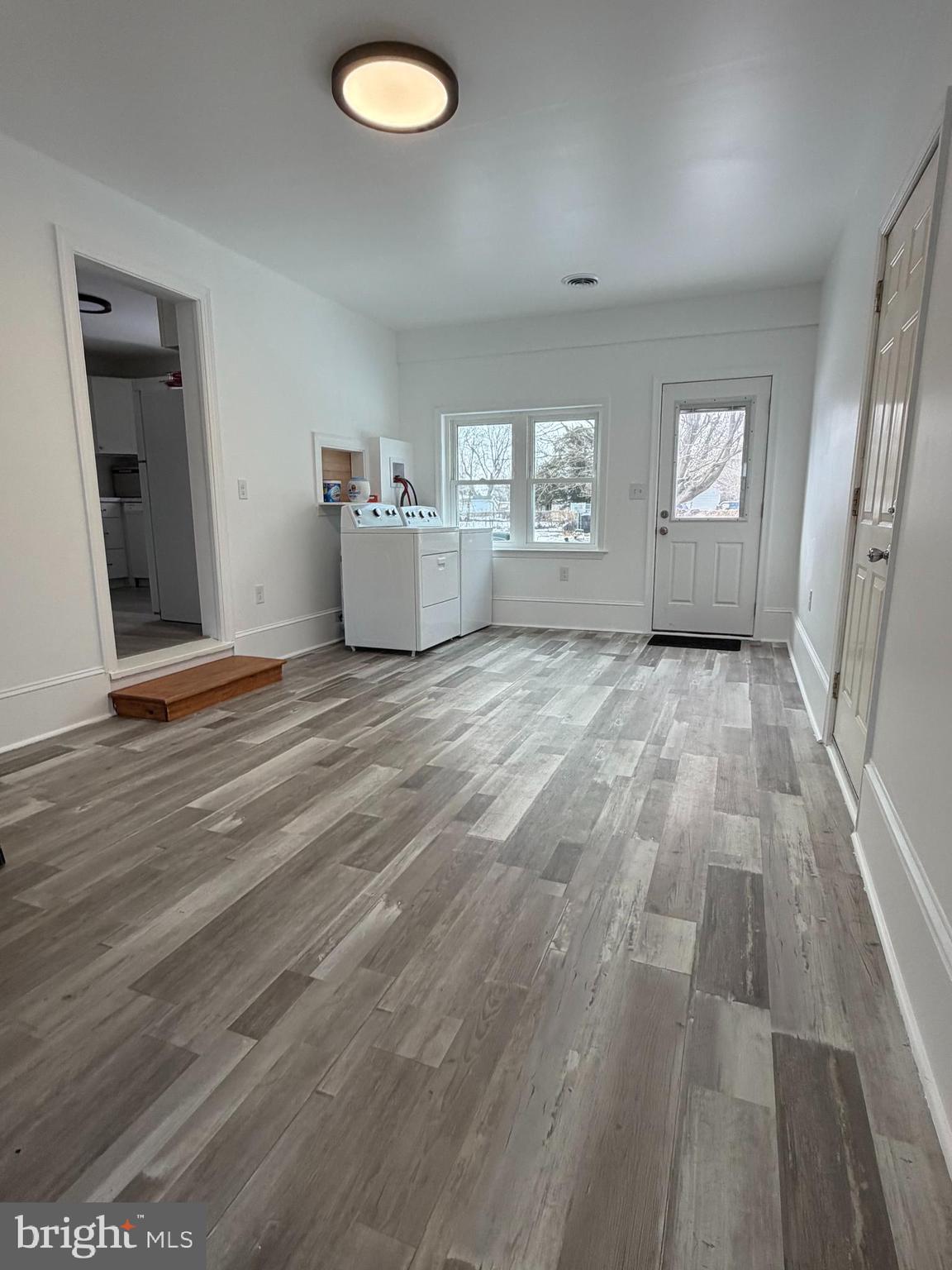 915 East Division Street Dover, DE 19901 - Photo 22 of 27 Renovated Foyer