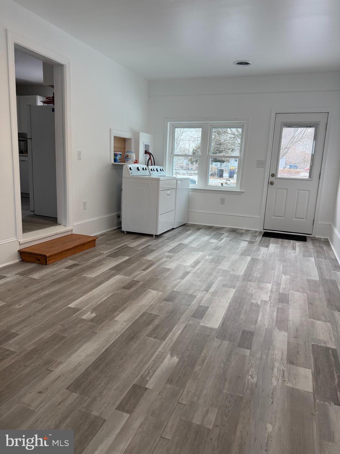 915 East Division Street Dover, DE 19901 - Photo 23 of 27 Renovated Foyer 2