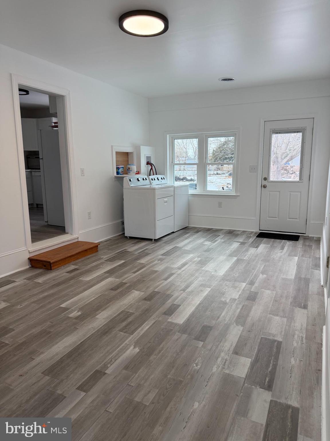 915 East Division Street Dover, DE 19901 - Photo 24 of 27 Renovated Foyer 3