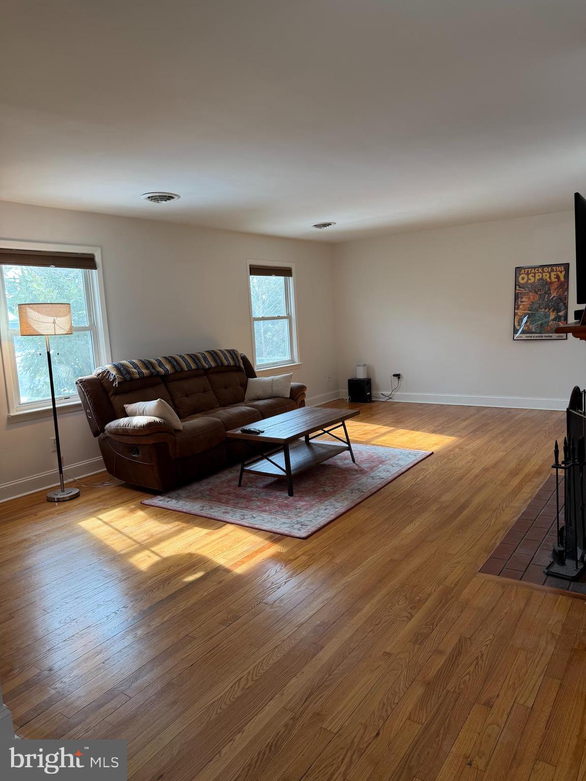 915 East Division Street Dover, DE 19901 - Photo 7 of 27 Living Room 2