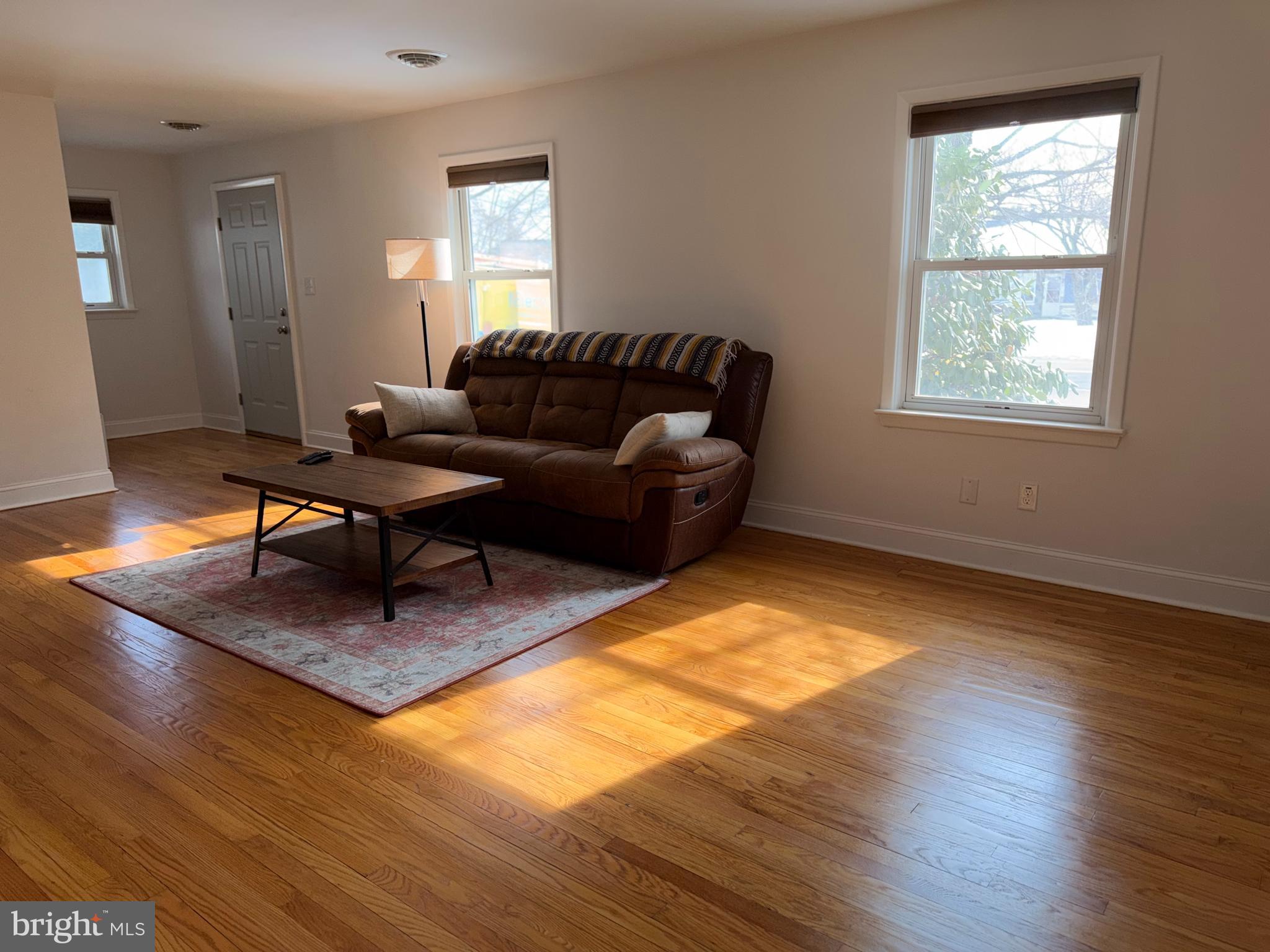 915 East Division Street Dover, DE 19901 - Photo 8 of 27 Living Room 3