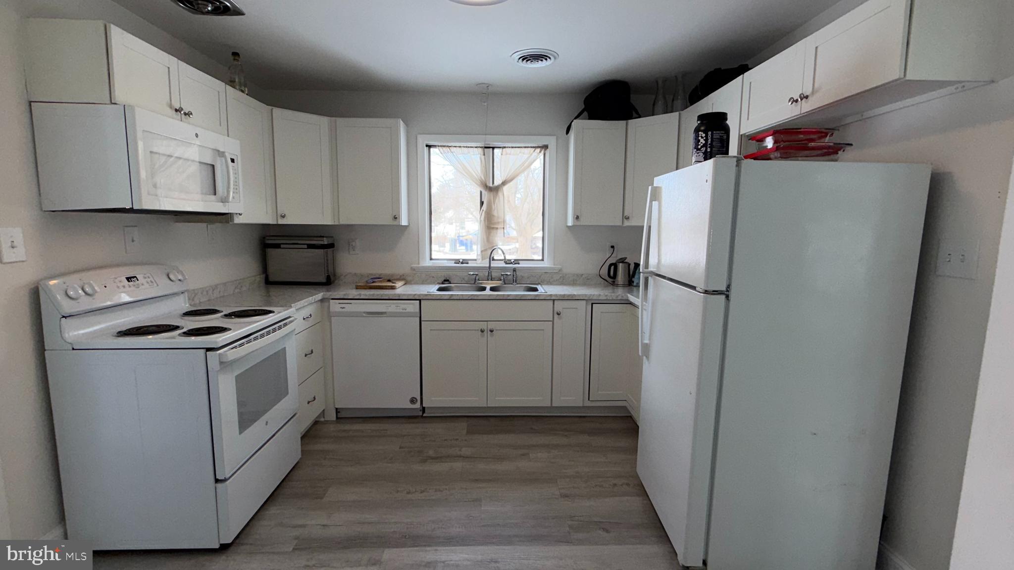 915 East Division Street Dover, DE 19901 - Photo 9 of 27 Kitchen 1
