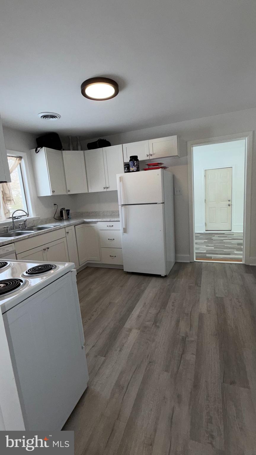 915 East Division Street Dover, DE 19901 - Photo 10 of 27 Kitchen 2