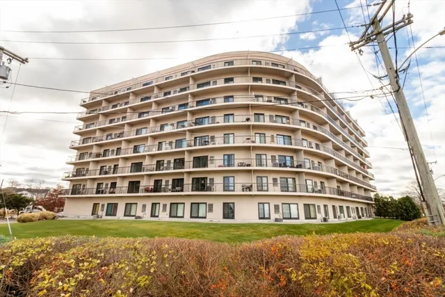 $269,000 | 133 Commander Shea Boulevard, Unit 204, Quincy, MA 02171