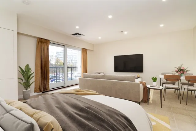 $269,000 | 133 Commander Shea Boulevard, Unit 204, Quincy, MA 02171