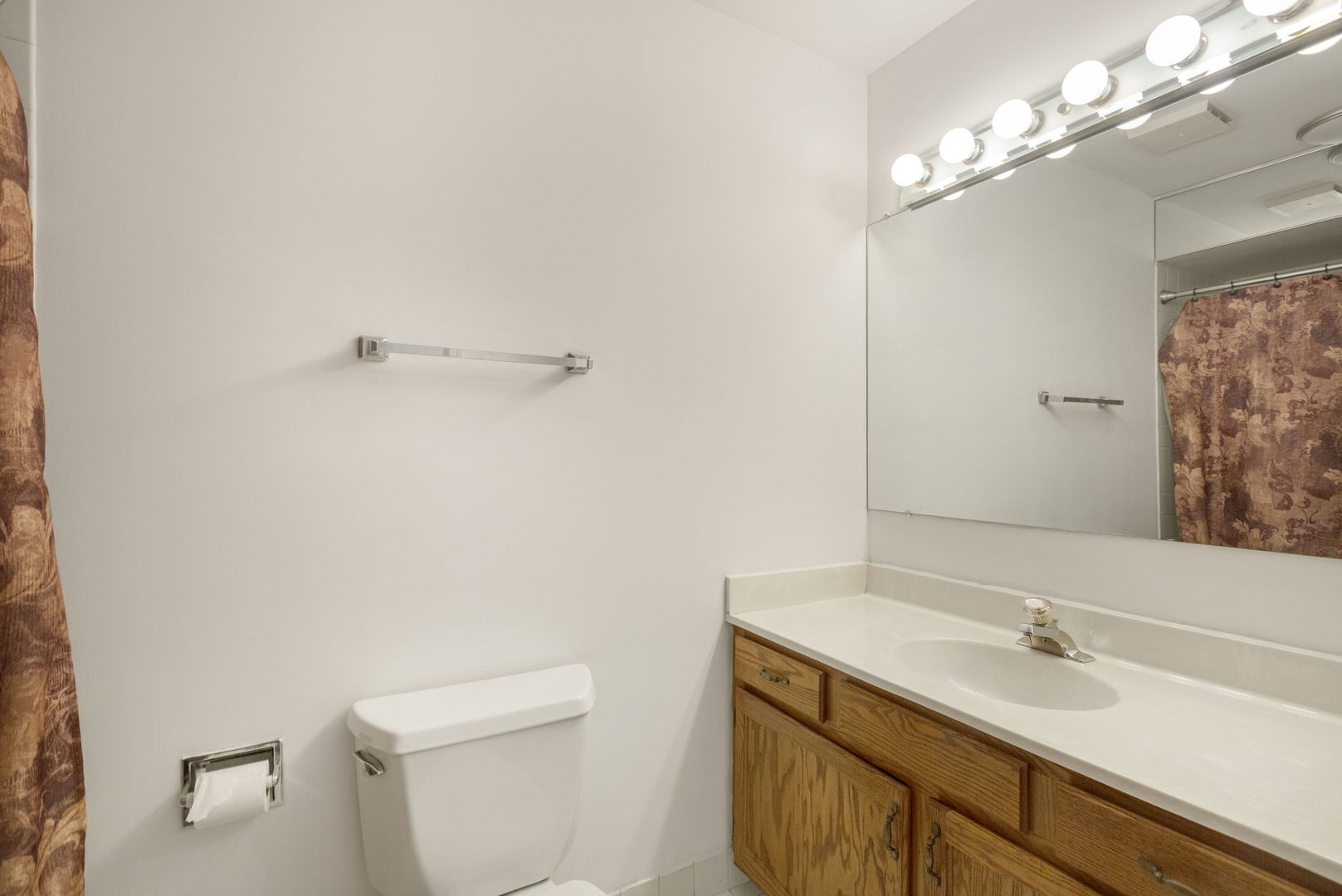 400 East Dundee Road, Unit 403C Buffalo Grove, IL 60089 - Photo 17 of 20 a bathroom with a sink a toilet and a mirror