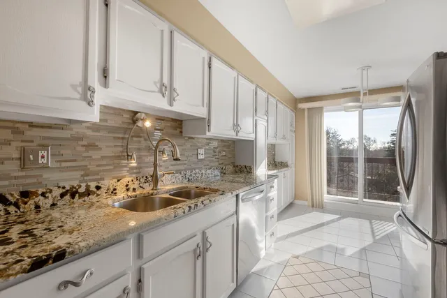 $285,000 | 400 East Dundee Road, Unit 403C, Buffalo Grove, IL 60089